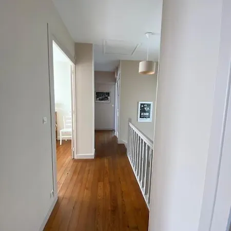 Maison Entre Marché Et Plages De *